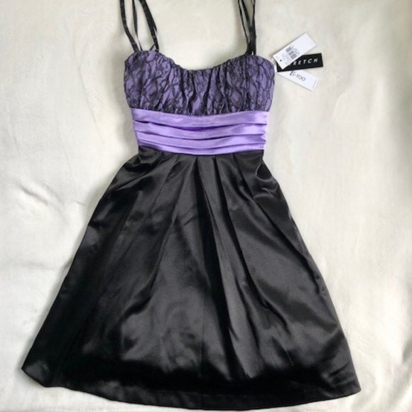 Elegant Short Satin/Lace Dress - Picture 1 of 16